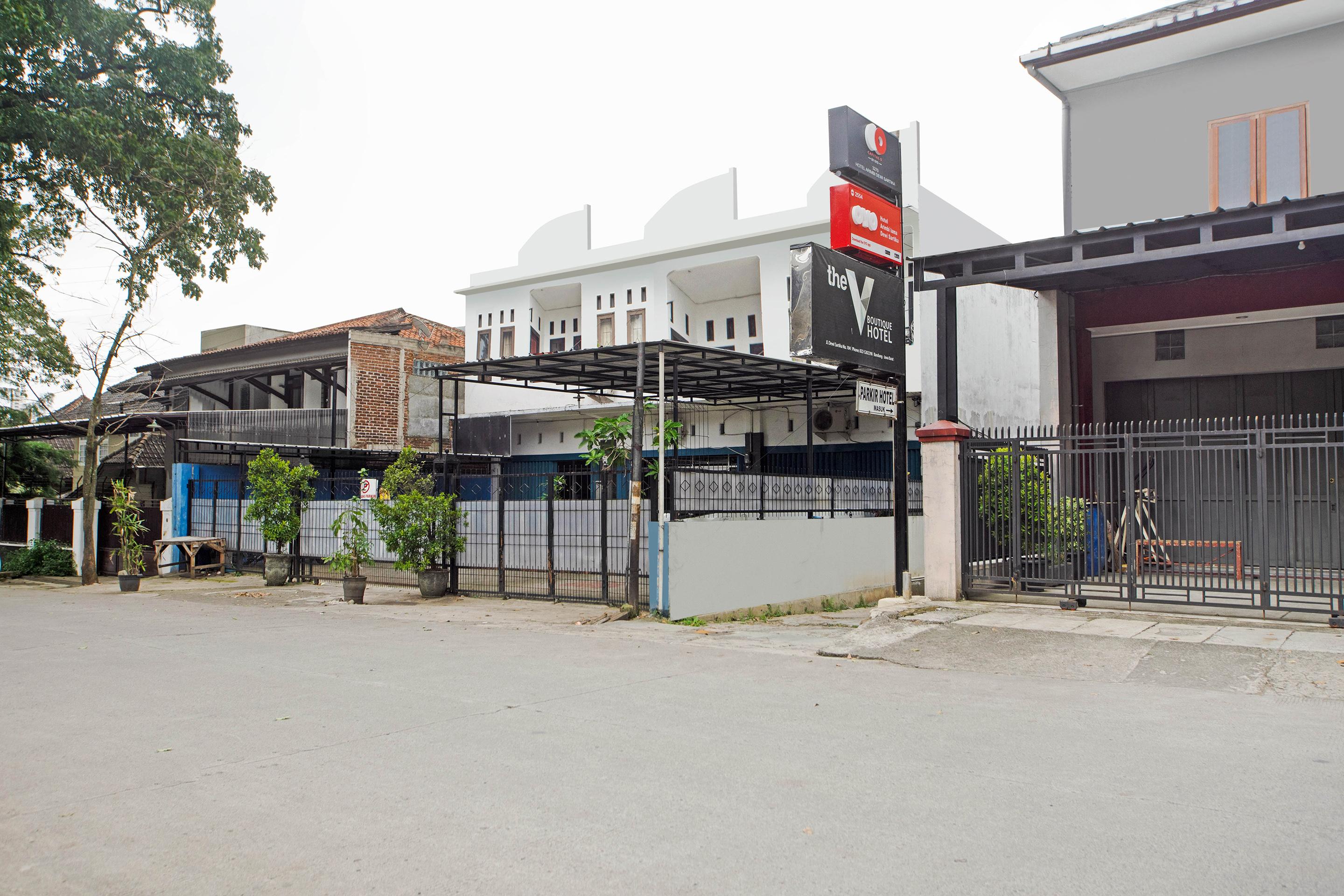 Reddoorz @ Hotel Arimbi Dewi Sartika Baru Бандунг Екстериор снимка