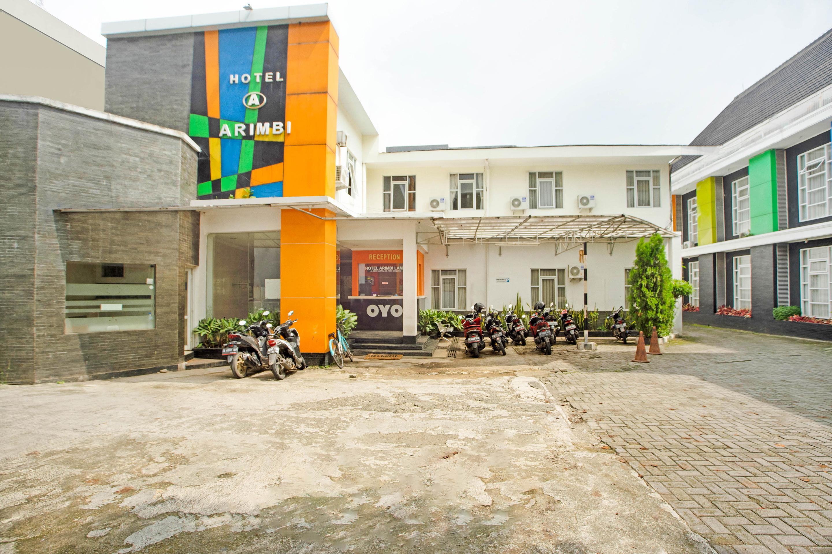Reddoorz @ Hotel Arimbi Dewi Sartika Baru Бандунг Екстериор снимка