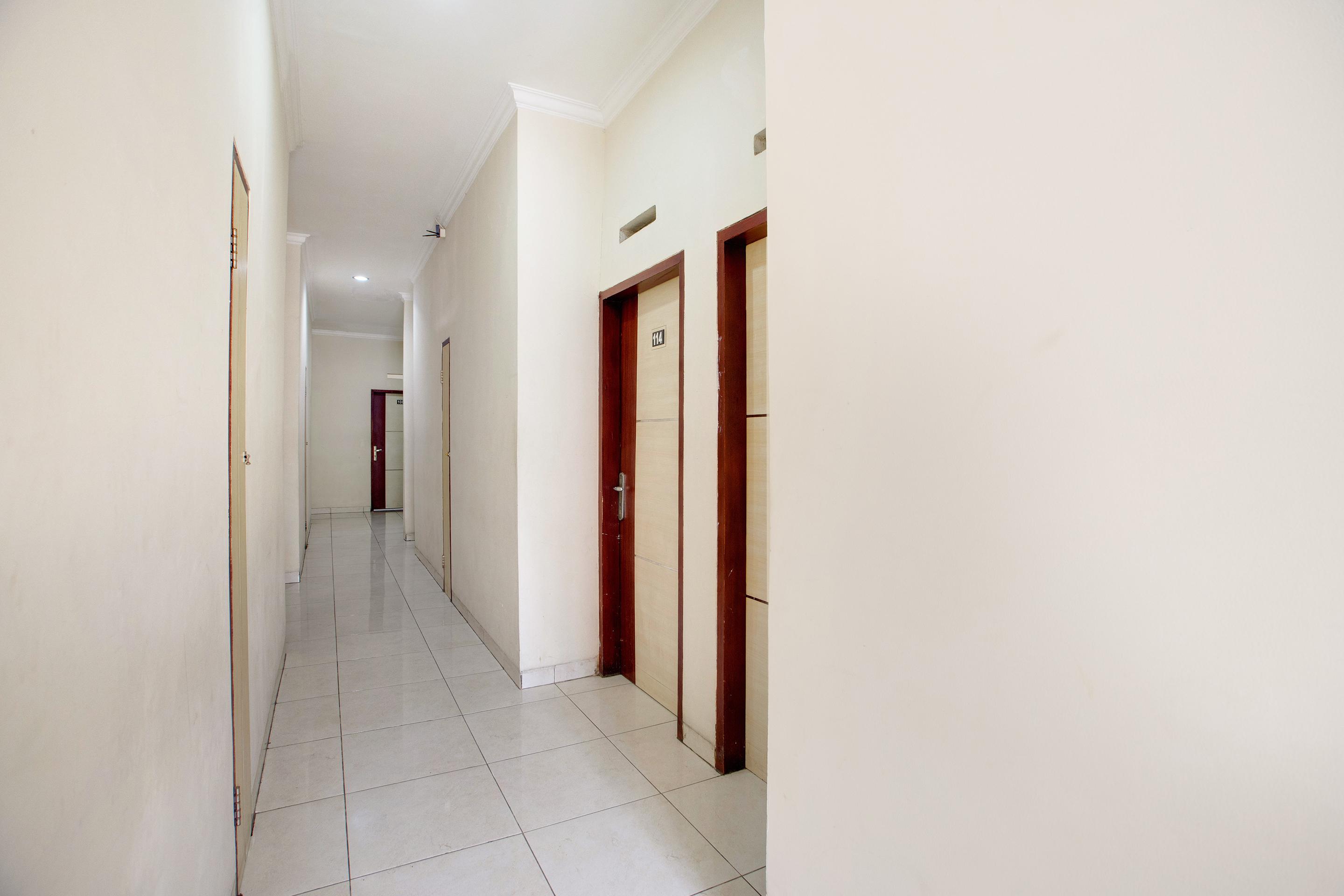 Reddoorz @ Hotel Arimbi Dewi Sartika Baru Бандунг Екстериор снимка